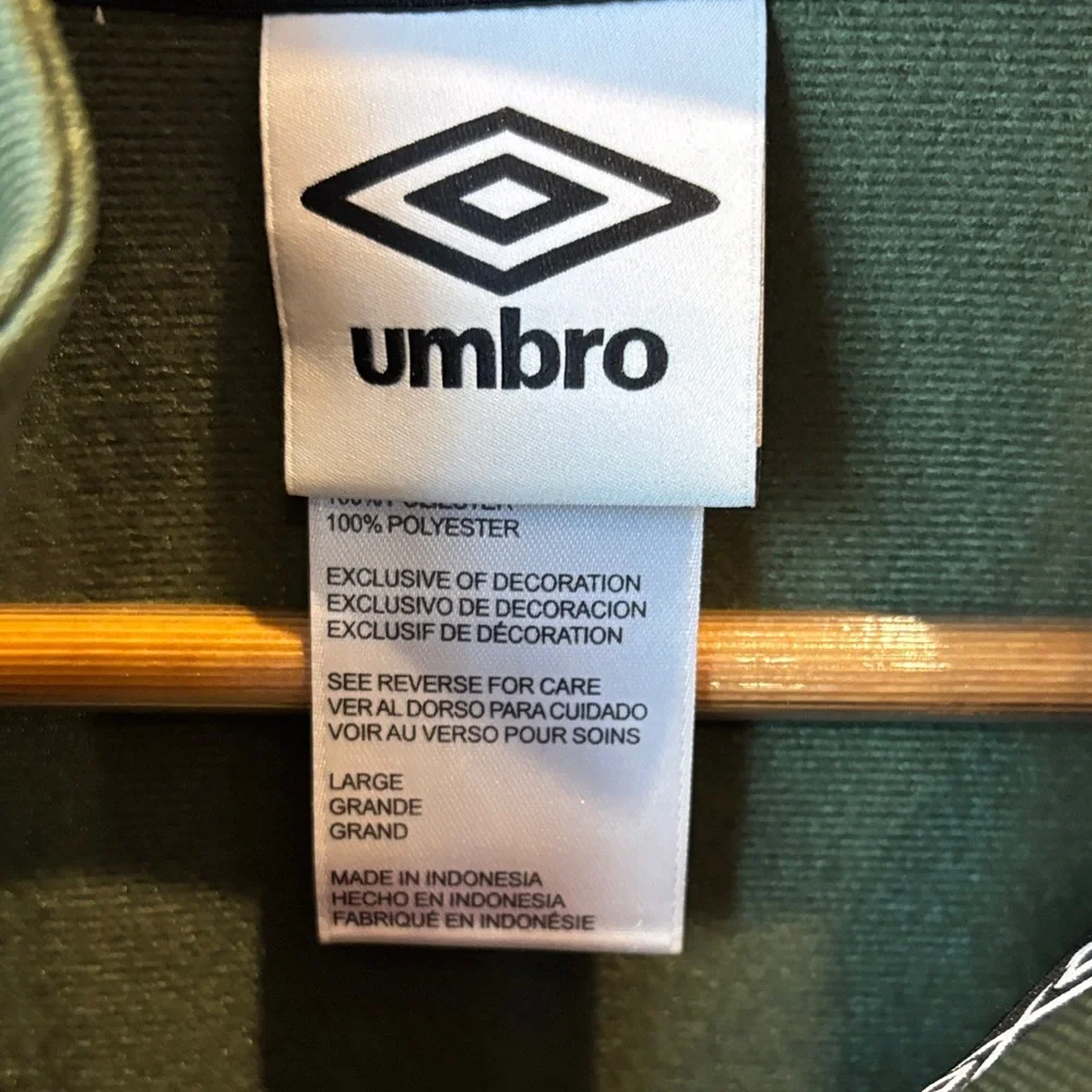 Umbro Green Jacket with Purple Logo - Picture 6 of 6